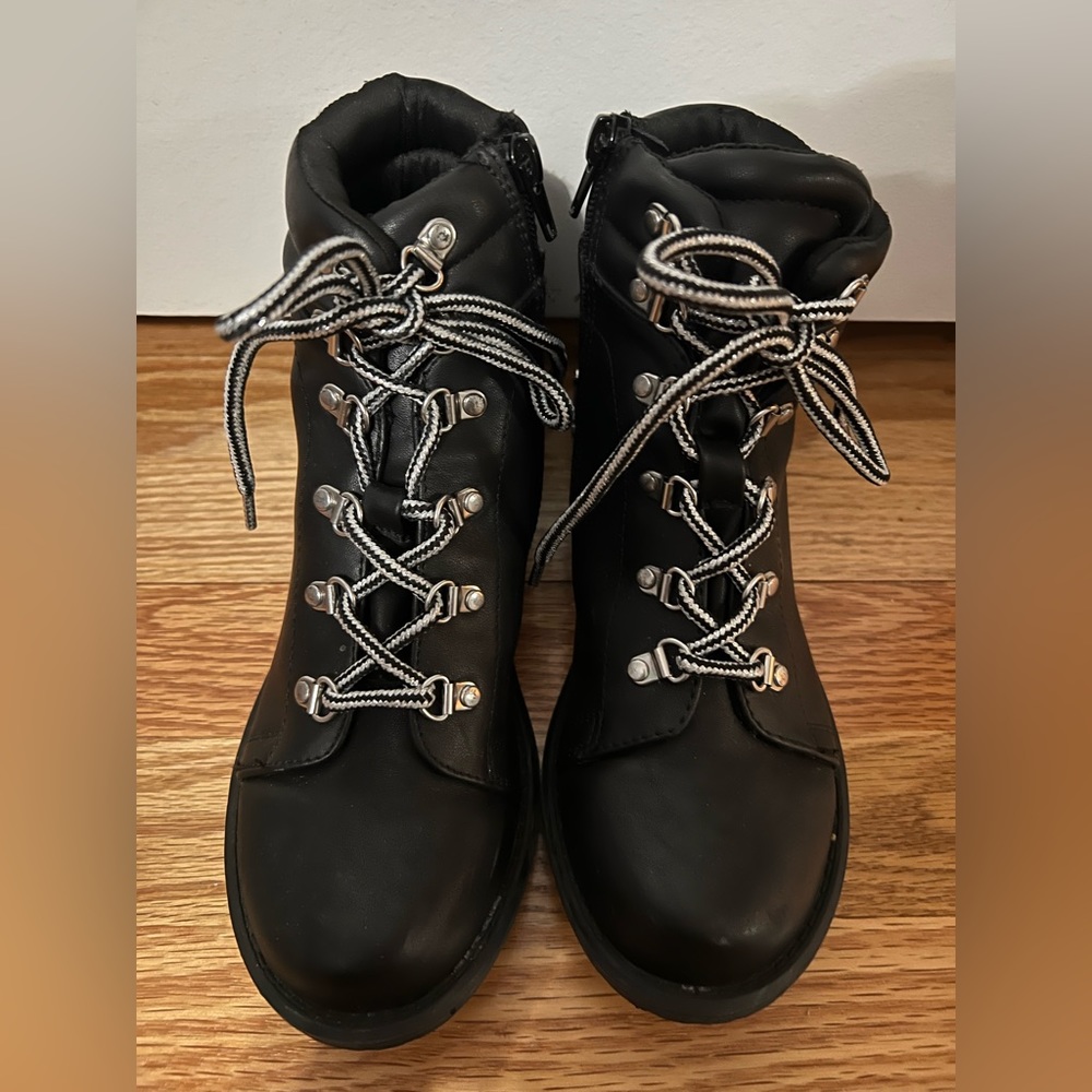 Black Dolce Vita combat boot